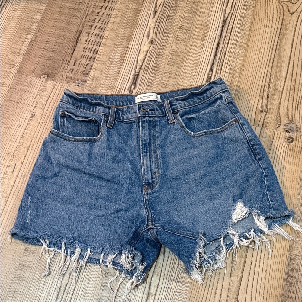 Abercrombie curve love high rise 4” mom short